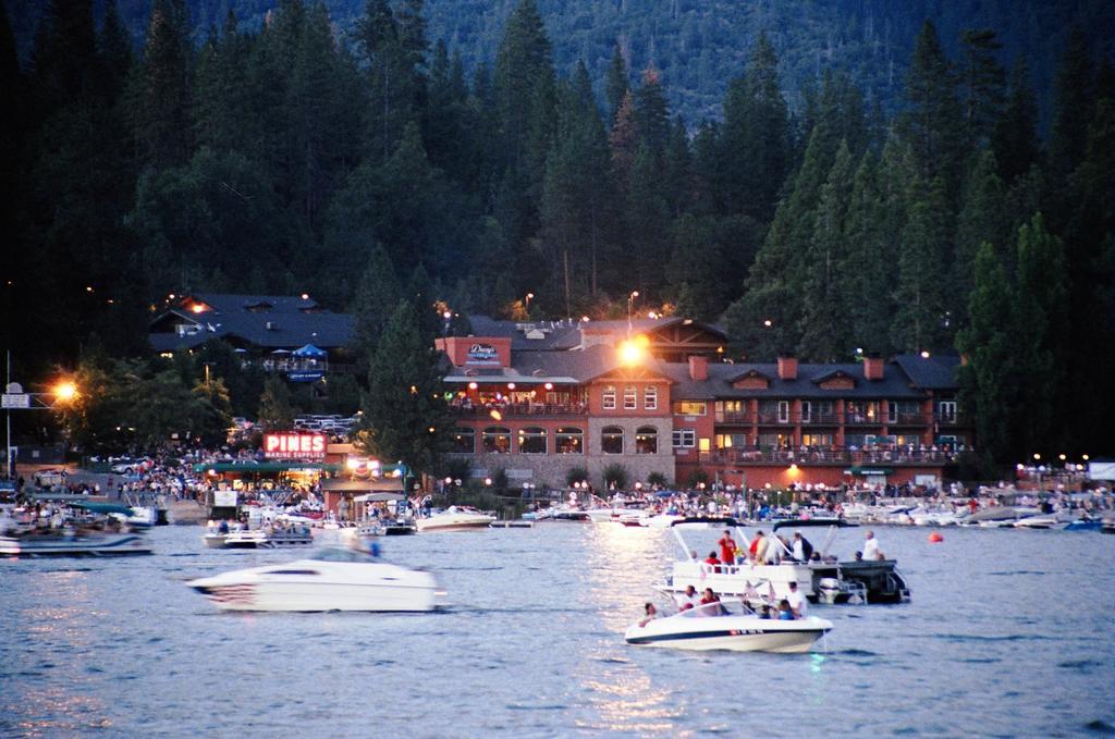 The Pines Resort & Conference Center Bass Lake Eksteriør bilde